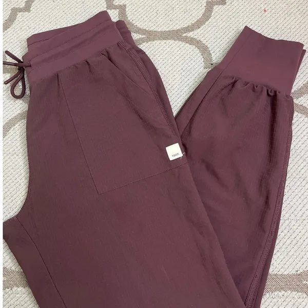 Vuori Summits Woven Joggers Fig Maroon Size XS Ripstop Hiking Athleisure Pants - Image 3