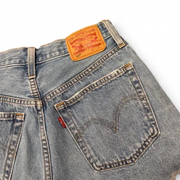 Levi's 501 blue raw hem denim shorts size 25 - Image 3