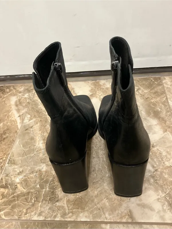 Franco Sarto black leather ankle boots - Image 2