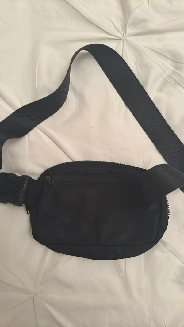 Lululemon Crossbody Bag Black Belt - Image 3