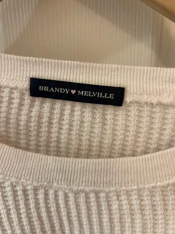 Brandy Melville Cropped Sweater - Image 3