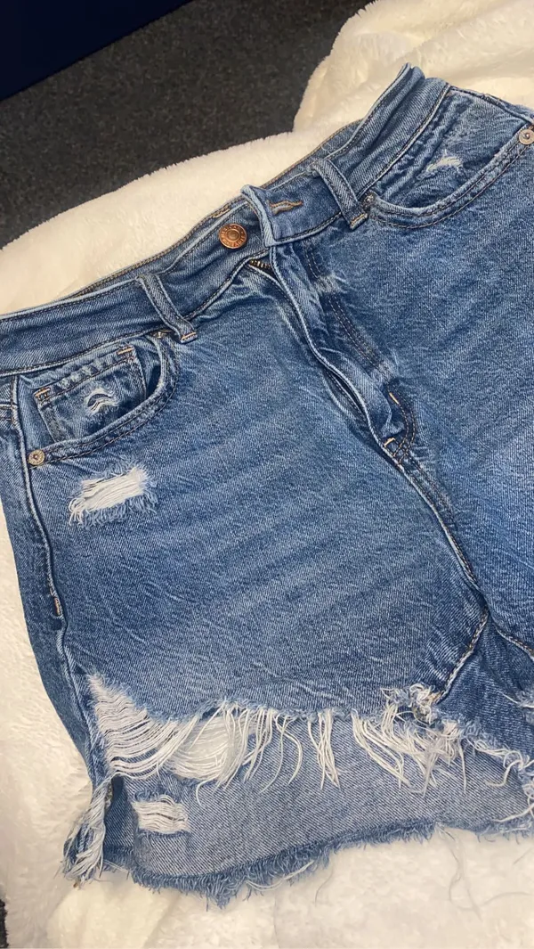 American Eagle High Rise Mom Short - Image 2