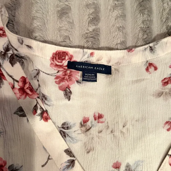 American Eagle Floral Peplum Tank Top Cream Red Button Front Sleeveless Blouse M - Image 3