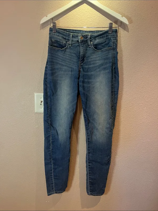 Levi’s Signature Gold Women’s Totally Shapping Skinny Jeans Size 4M - Image 2