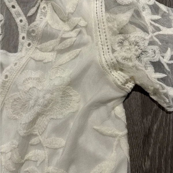 Beautiful Lace Top White Size XS - Image 3