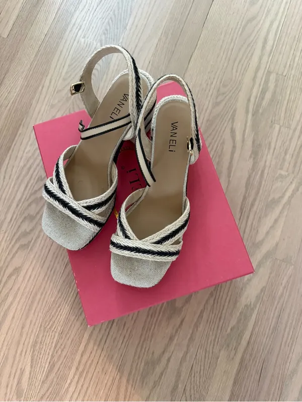 Vaneli Platform Sandals Tan Size 8.5 - Image 2