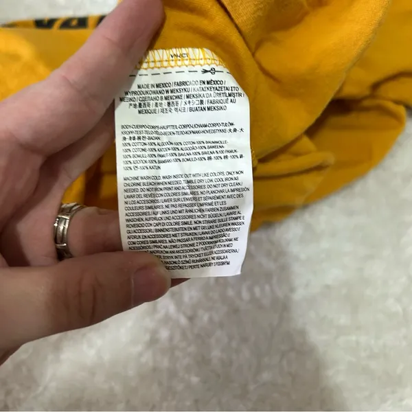 5/$30 🎈 Vans large gold logo cropped tee - Image 6
