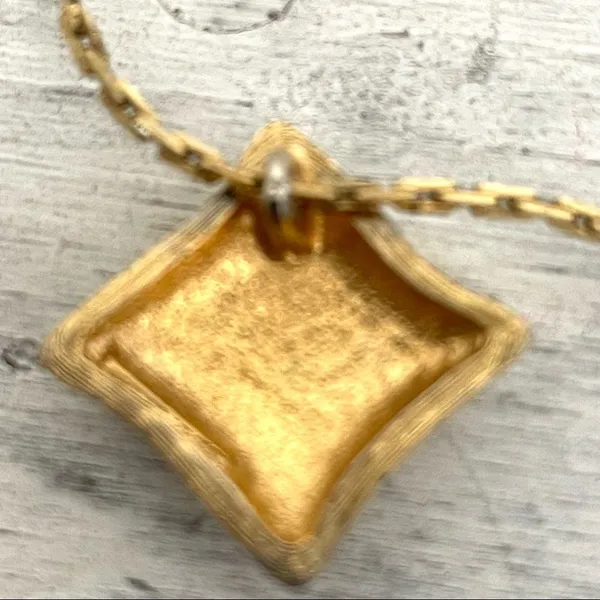 Jones New York gold tone small square pendant necklace - Image 9