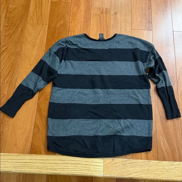 Ann Taylor Women’s‎ Charcoal and Black Striped Sweater size L - Image 5