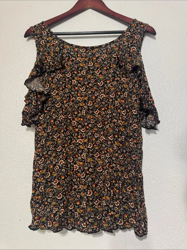 Free Kisses Floral Cold Shoulder Ruffle Blouse Top Black Multi – Size Large READ - Image 4
