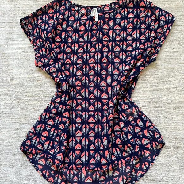 Live 4 Truth Navy/Coral Geometric Blouse (Size Small) - Image 4