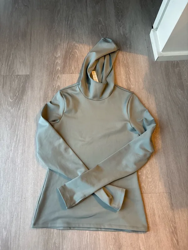 ALO Airlift Hooded Runner – Cosmic Grey | Size M | NWOT - Image 4