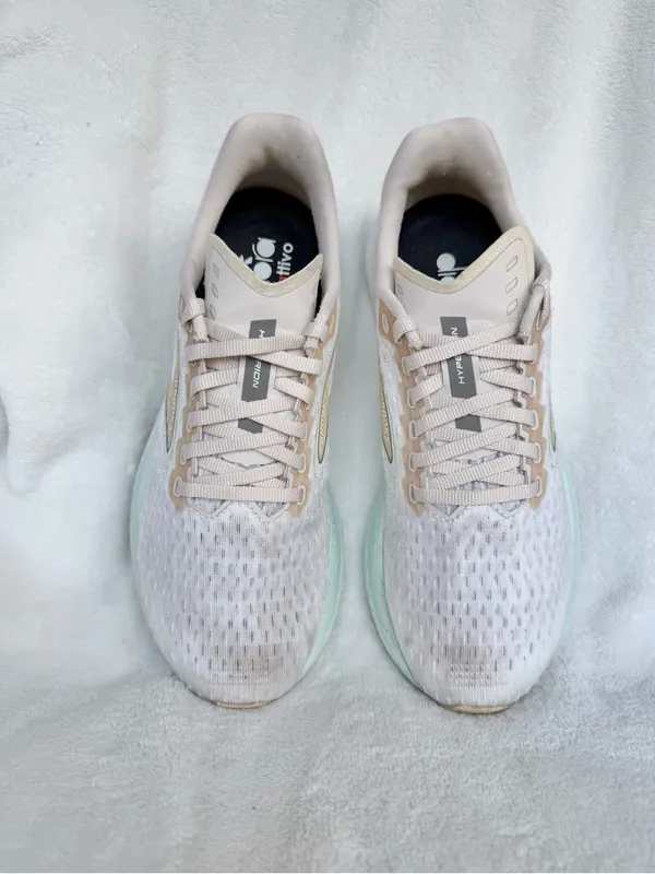 Brooks Hyperion Womens 8 Shoes Beige Running Racing Walking Gym 1203961B419 - Image 2
