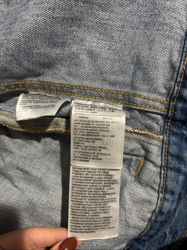 Levi’s Trucker Denim Jacket Light Wash Size Small - Image 8