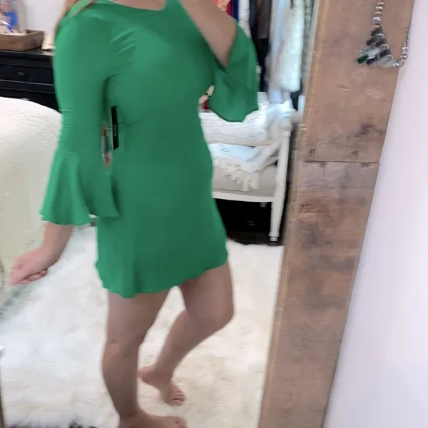 Lulus Kelly green dress new with tags size small - Image 4