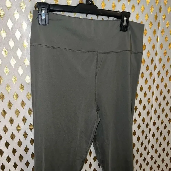American Eagle lightweight everyday leggings buttery green size XL - Image 2
