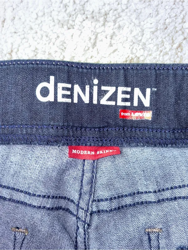 Women’s Denizen from Levi's Skinny Jeans in Dark Blue Wash Size: 10 - Image 4