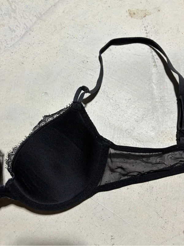 Victoria’s secret Black Lace lined Demi bra 32B - Image 8