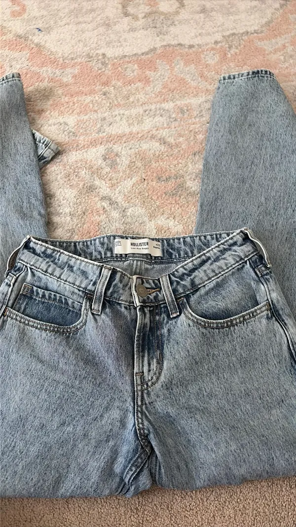 Hollister Jeans - Image 4