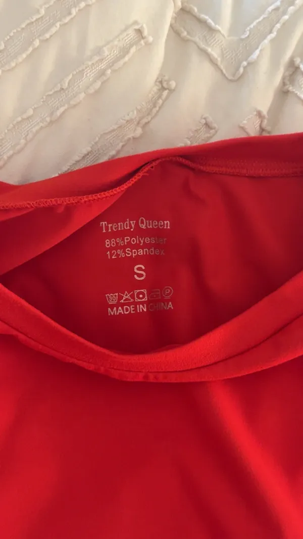 Amazon Fitted Top red - Image 3