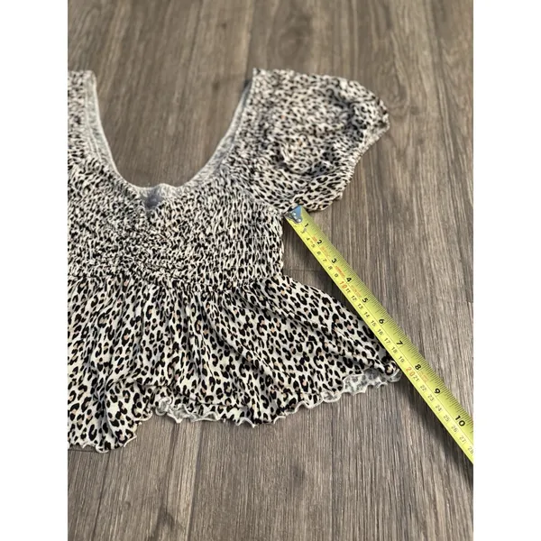 Urban‎ Outfitters Crop Top Women's M Angelo Animal Cheetah Print Smocked - Image 8
