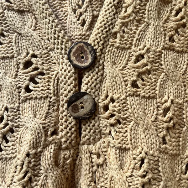 Womens Grannycore Cable Knit Fisherman Vneck Sweater Size 2 Chunky Tan button - Image 4