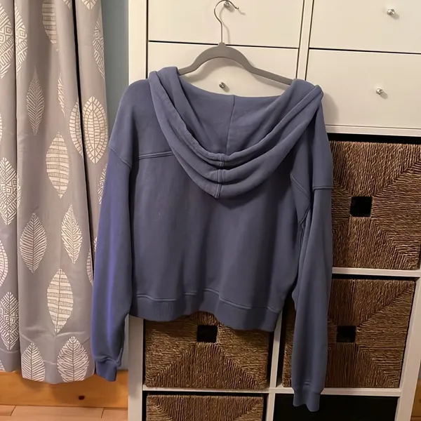 American Eagle never worn blue cropped hoodie! - Image 2