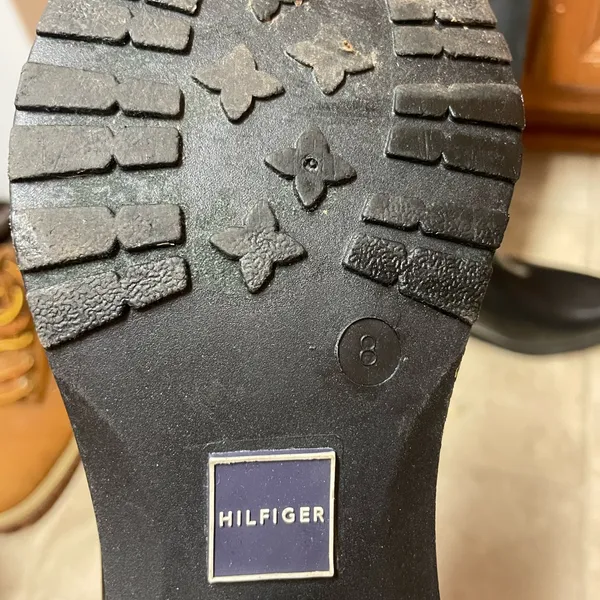 Hilfiger boots size 8 M
Good condition Black - Image 3