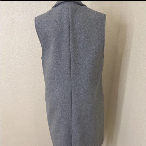 Zara Cream Trousers with Gray Sleeveless Coat - Image 6