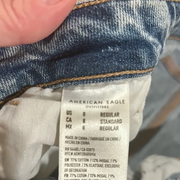 American Eagle Distressed Blue Jeans, size 8 - Image 5