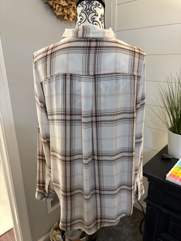 Susina Size Large Long Sleeve Plaid Shirt - Image 6