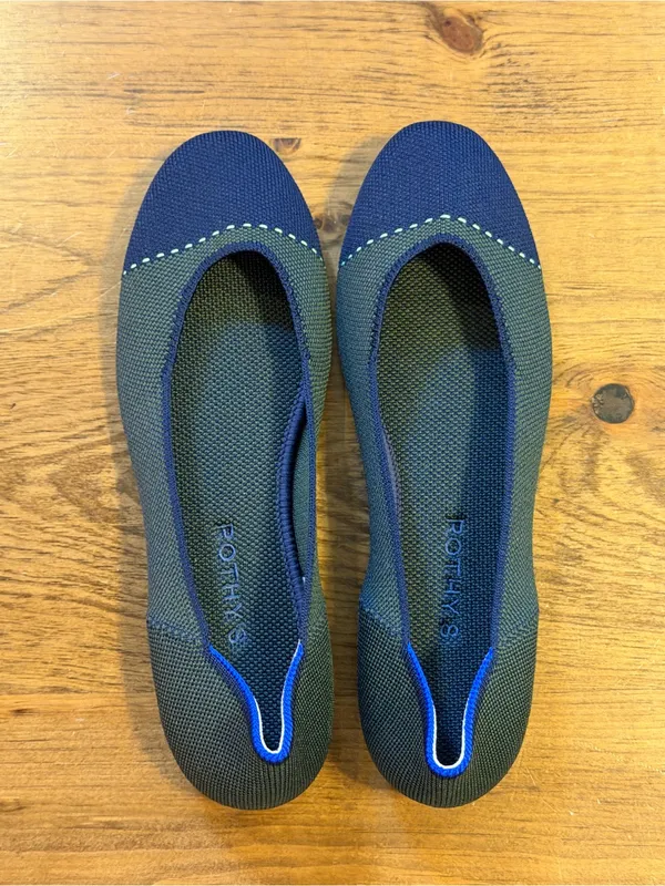 Rothy’s The Flat Highland Captoe NWOB Olive Navy Washable Flats Size 9 - Image 3