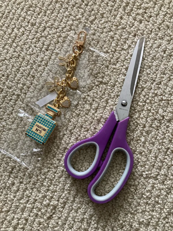 NEW Gold & Turquoise Parfum N°5 Bottle Charm Bag Charm Keychain NIB - Image 5