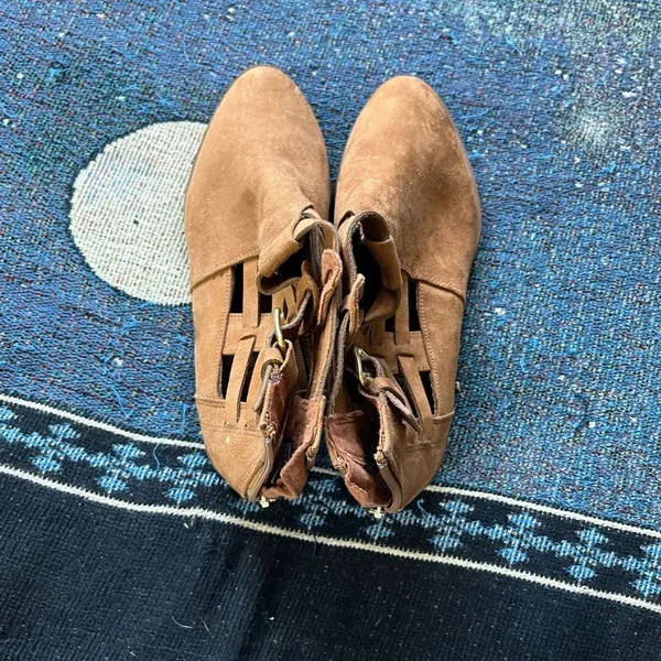 American Eagle Tan Ankle Booties Suede SZ 8 Heels Pumps Minimalist Casual Y2K - Image 8