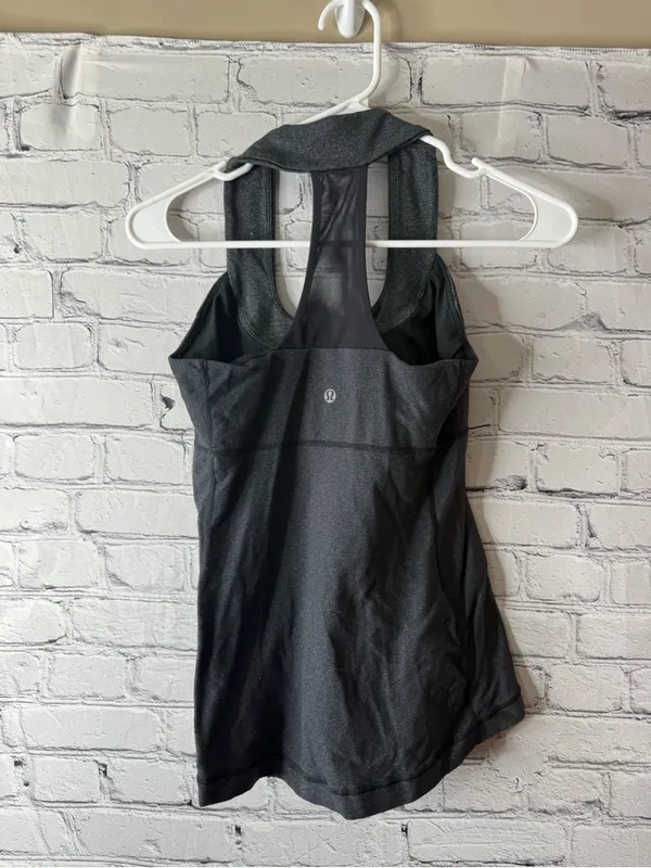 Lululemon Women's Athletic scoop neck Tank Top - Gray size 6 - Image 5