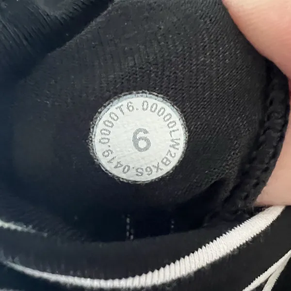Lululemon Energy Sports Bra Women's Size 6 Black /White Stripe - Image 5