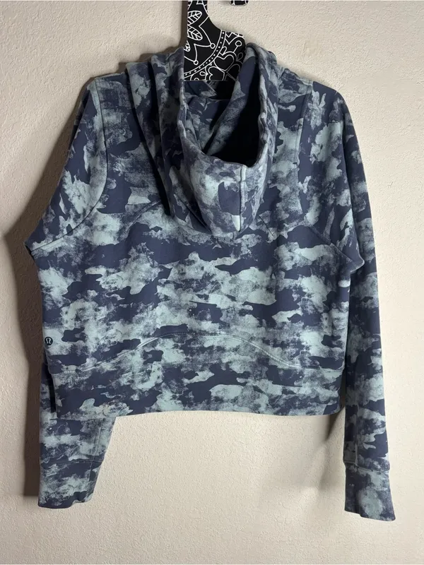 Lululemon Loungeful Cropped Hoodie Heritage Camo Wash WP Blue Multi size 10 - Image 3