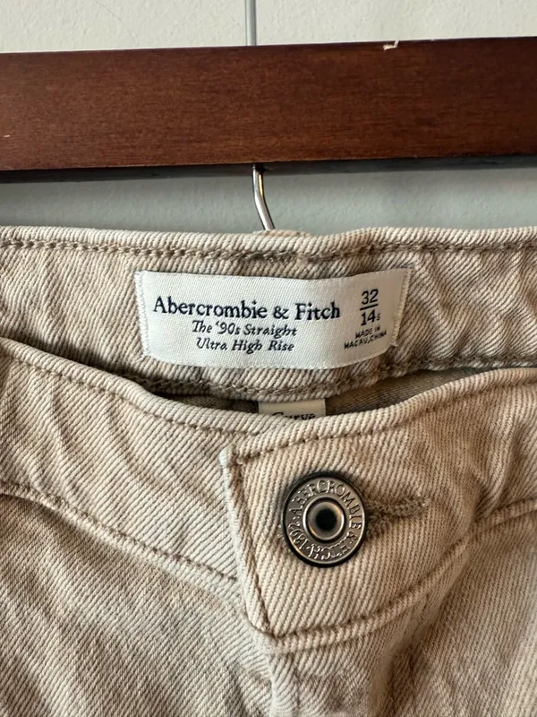Abercrombie & Fitch Curve Love High Rise 90s Straight Jean - Image 6