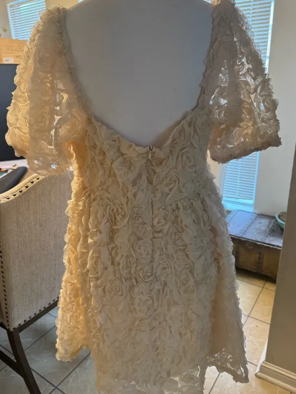 New Le Lis ivory rosette boutique dress - Image 3