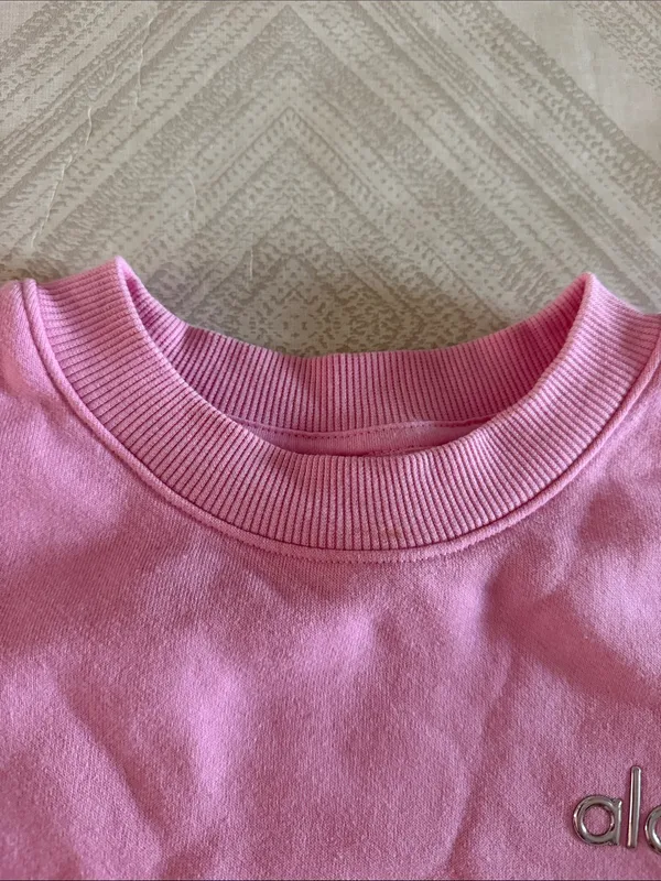 Alo Yoga Accolade Crewneck Cropped French Terry Sweatshirt Pink XS - Image 4