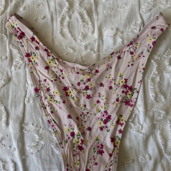 Garage Pink Floral Bikini Set with Green Accents - Image 6