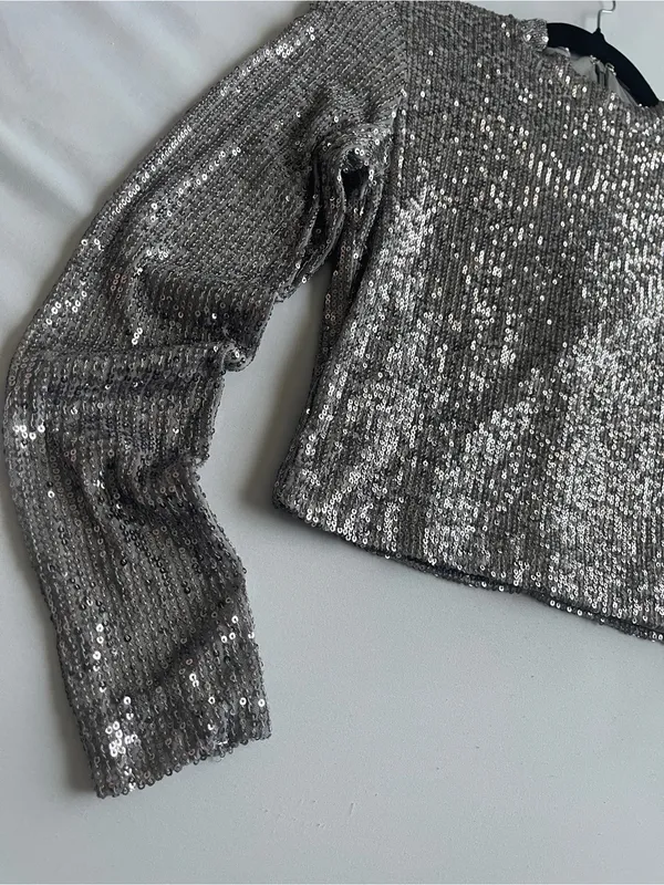 ✨ NWOT 28th & PARK Gunmetal Sequin Long Sleeve Crop Top M ✨ - Image 3