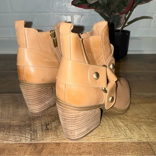 Vince Camuto Berindal Tan Leather Heeled Ankle Booties - Image 5
