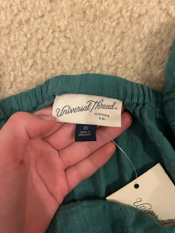 Universal Threads women's puff short-sleeve blouse in green XS - Image 4