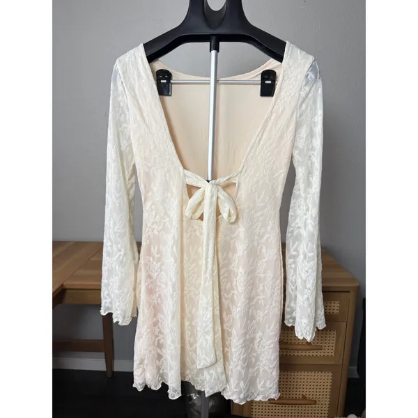 SHEIN Cream Lace Open Back Mini Dress Long Bell Sleeve Tie Back Large - Image 4