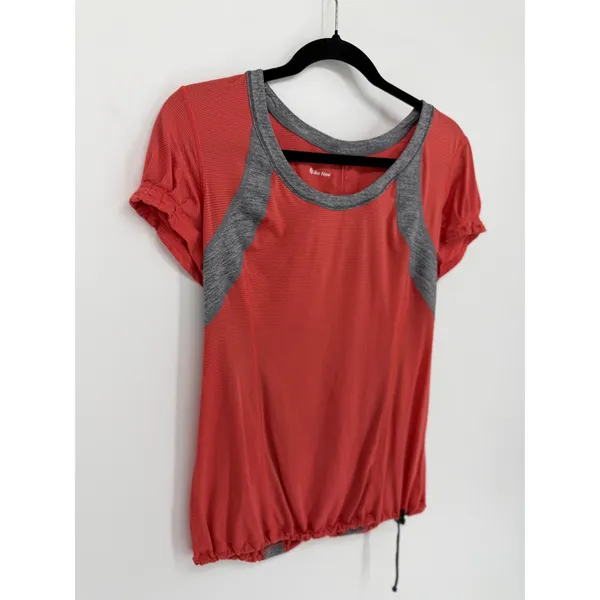 Lululemon Athletica Revitalize Tech Short Sleeve‎ Top Size 8 Red Gray - Image 2