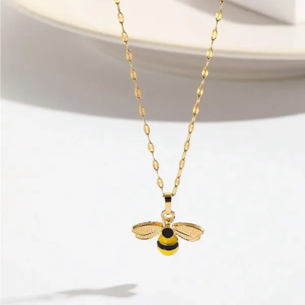 Gold Bee Pendant Necklace and Earrings set! New - Image 3