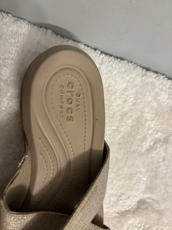 Tan Crocs ladies Sz.9 - Image 3