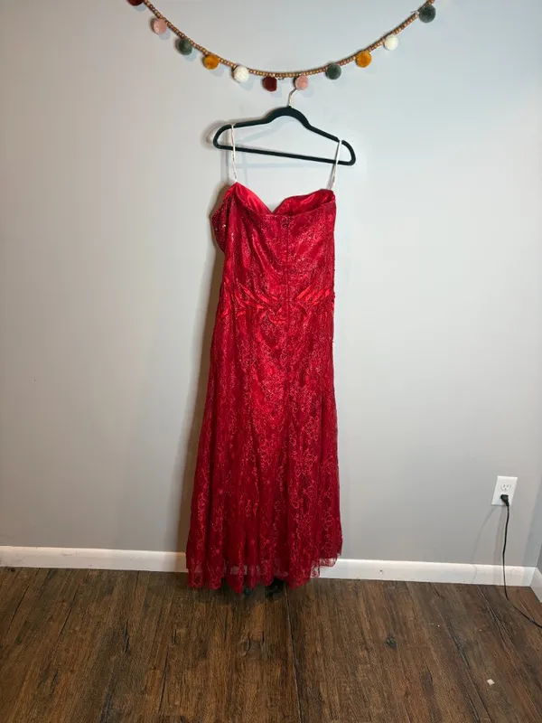Vintage red lacy embellished beaded strapless gown - Image 4