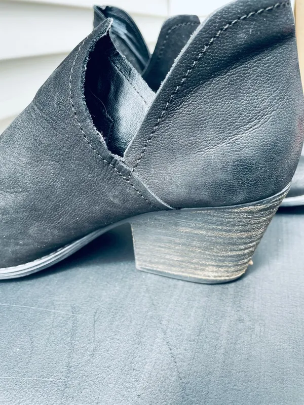 Steve Madden slip on black leather side vent Ankle Booties - Image 3